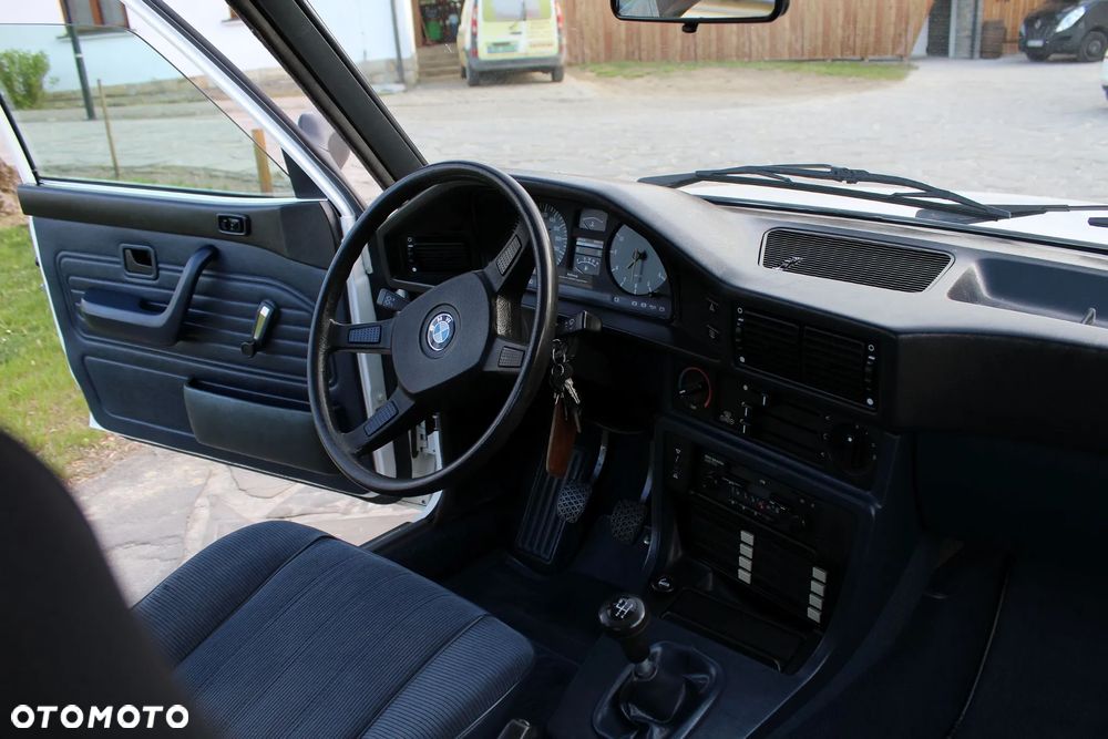 BMW Seria 5 518 i - 19