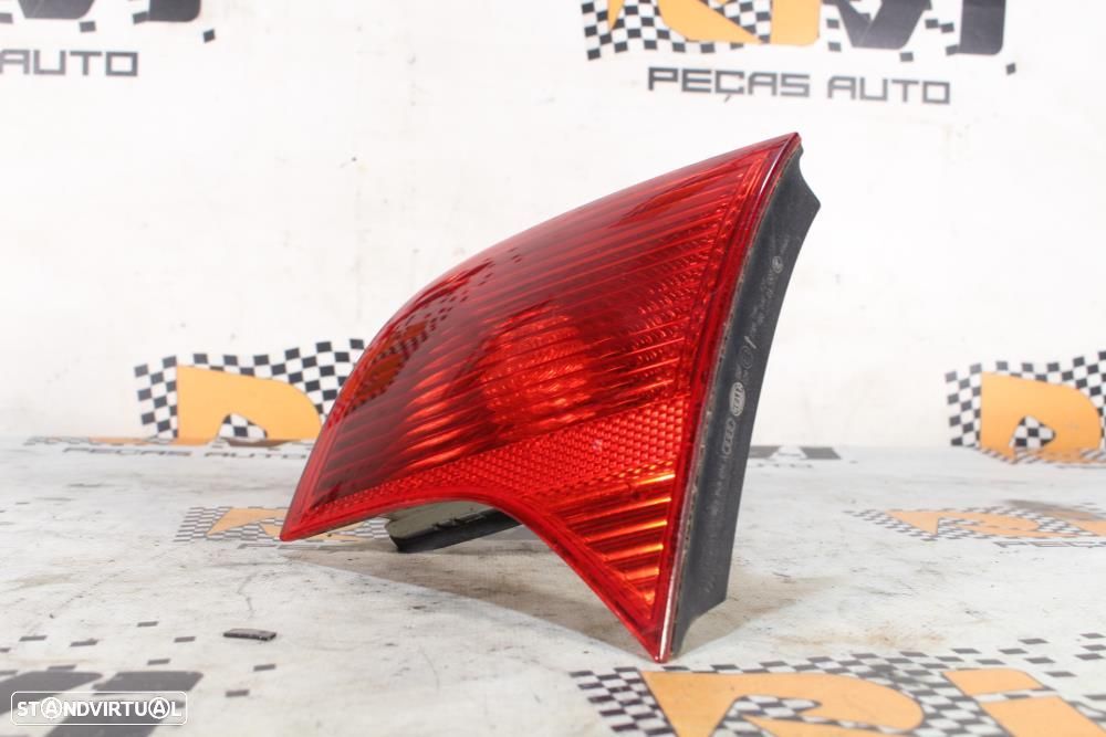 Farolim Direito Audi A4 (8Ec, B7)  8E5945094a / Passageiro Da Mala Sed - 2