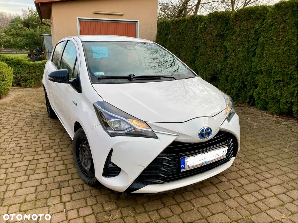 Toyota Yaris Hybrid 100 Active - 4