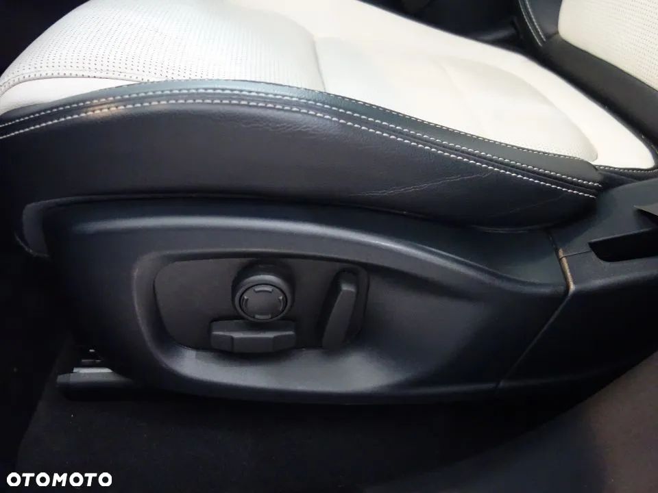 Jaguar F-Pace 2.0 i4P AWD R-Sport - 26