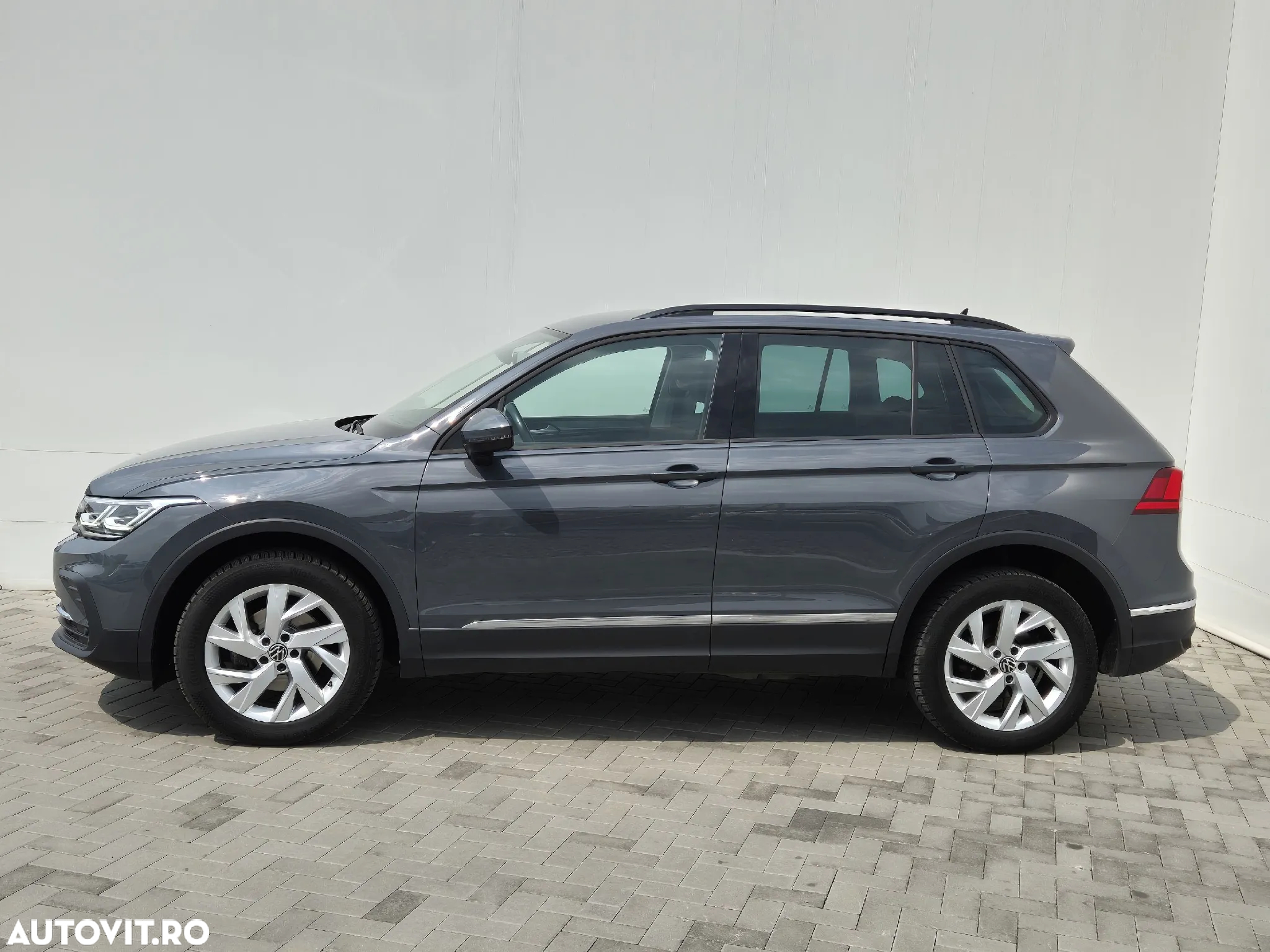 Volkswagen Tiguan - 2