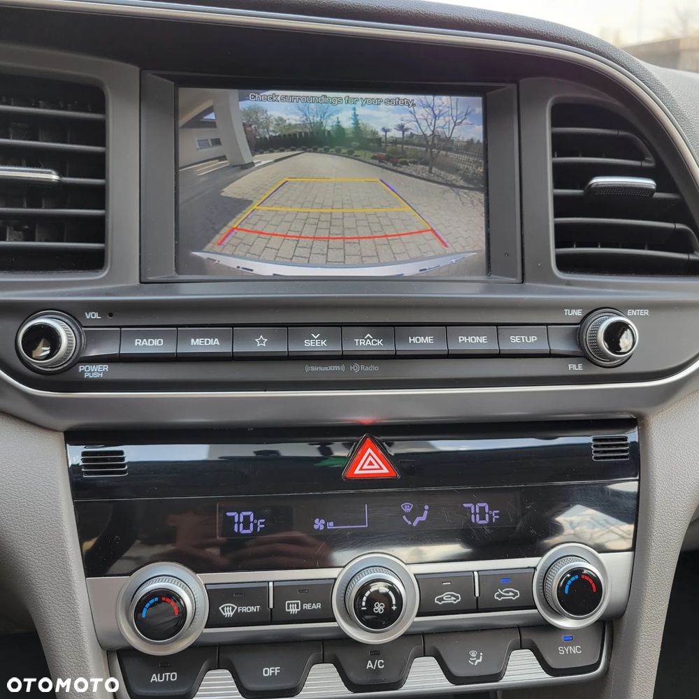 Hyundai Elantra - 14