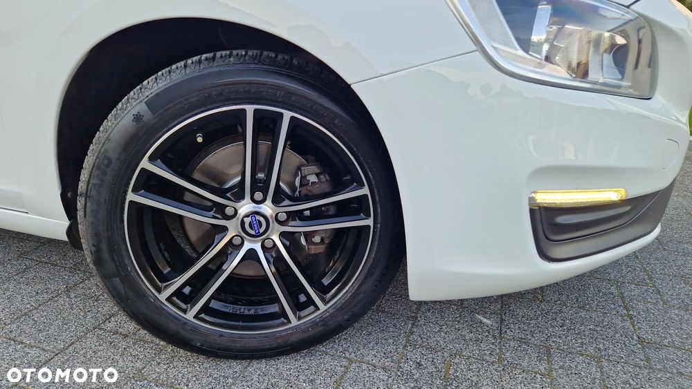 Volvo V60 D2 Momentum - 24