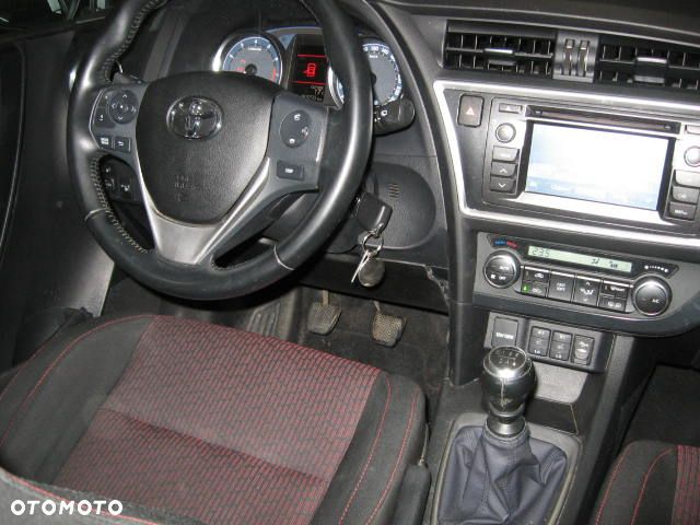 Toyota Auris 1.6 Premium - 19