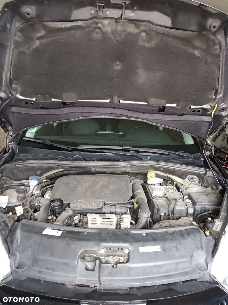 Peugeot 208 - 36
