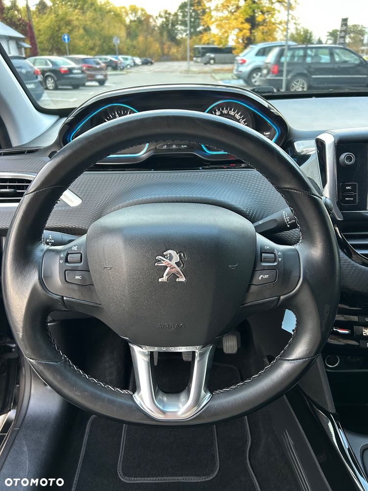 Peugeot 2008 1.2 Pure Tech Allure S&S - 20