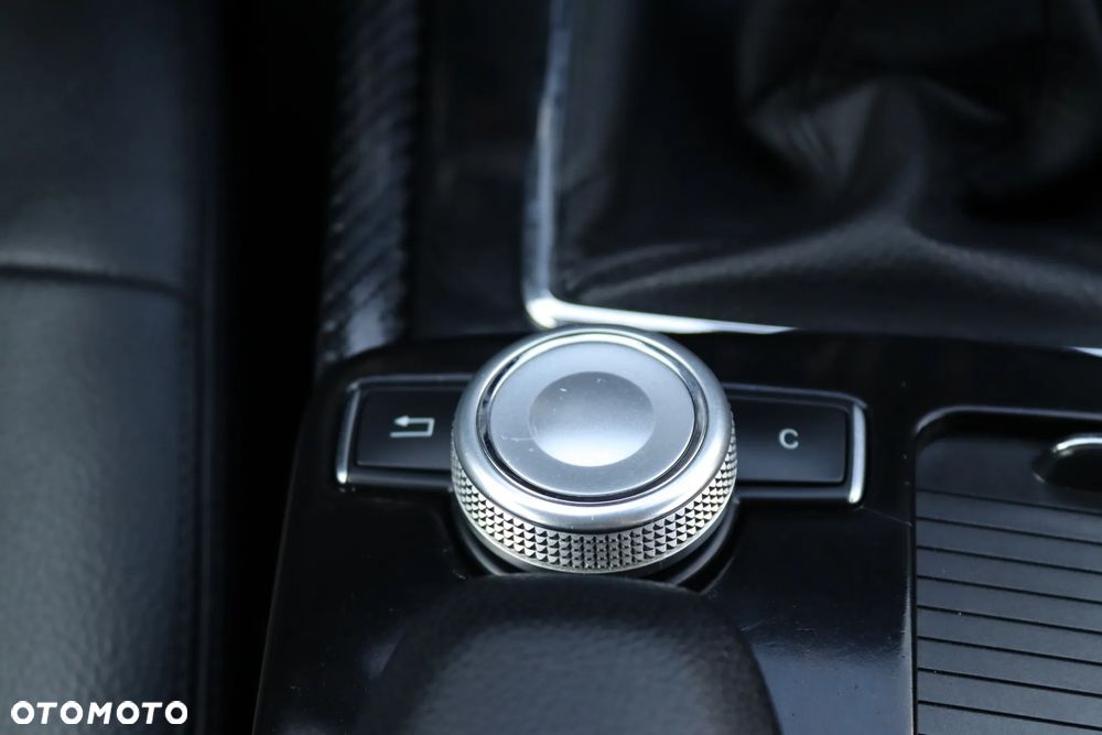 Mercedes-Benz Klasa E 200 CGI BlueEffICIENCY Avantgarde - 30