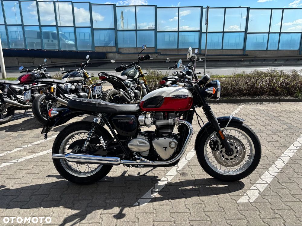 Triumph Bonneville - 4