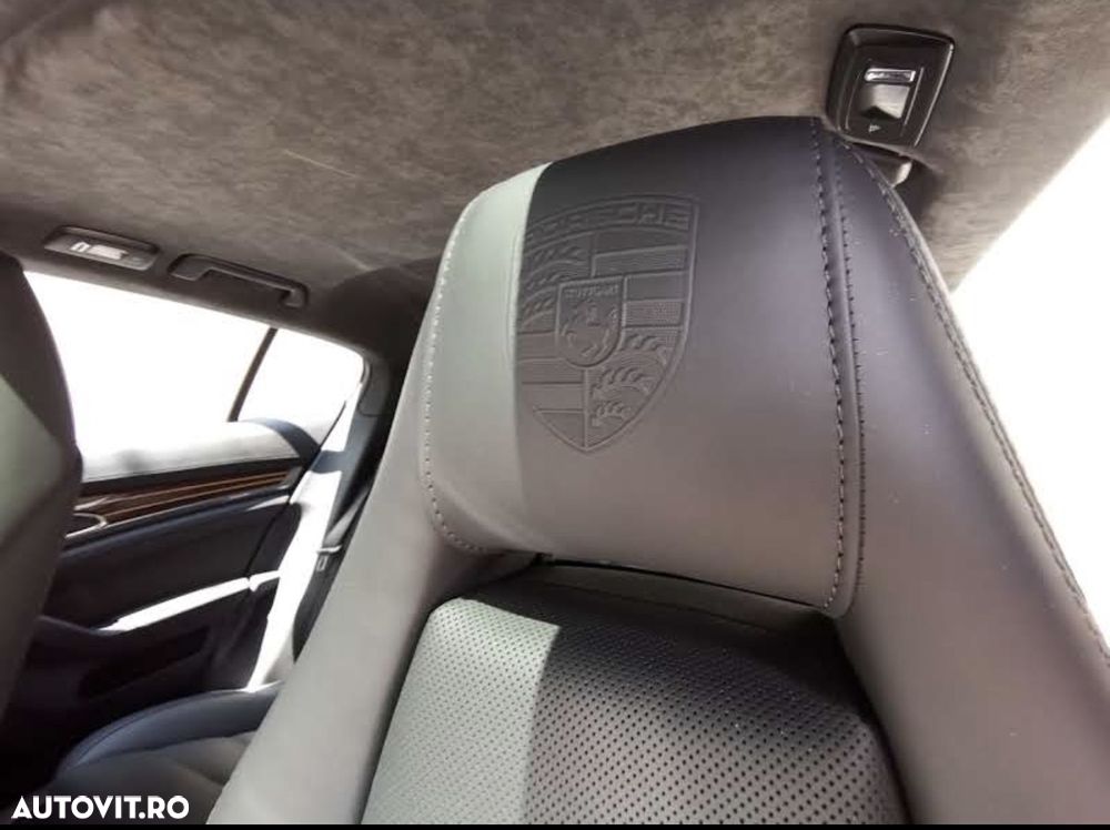 Porsche Panamera 4.8 PDK GTS - 13
