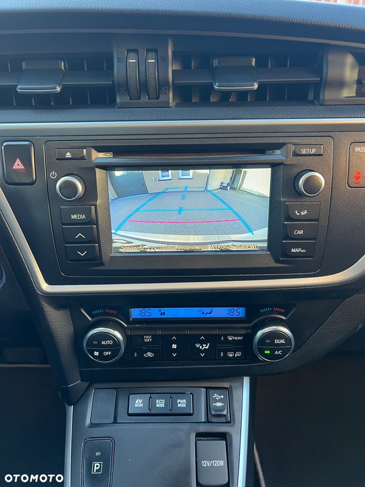 Toyota Auris 1.8 HSD Prestige NAVI - 30