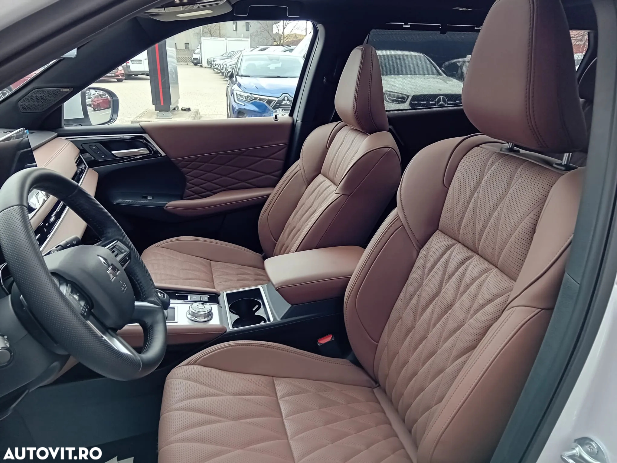 Mitsubishi Outlander - 10