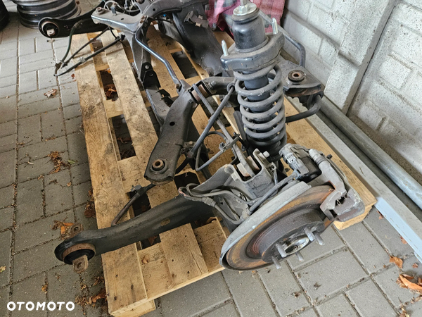 Mitsubishi Eclipse Cross 4WD Zwrotnica Wahacz Tył P/L 17-21r