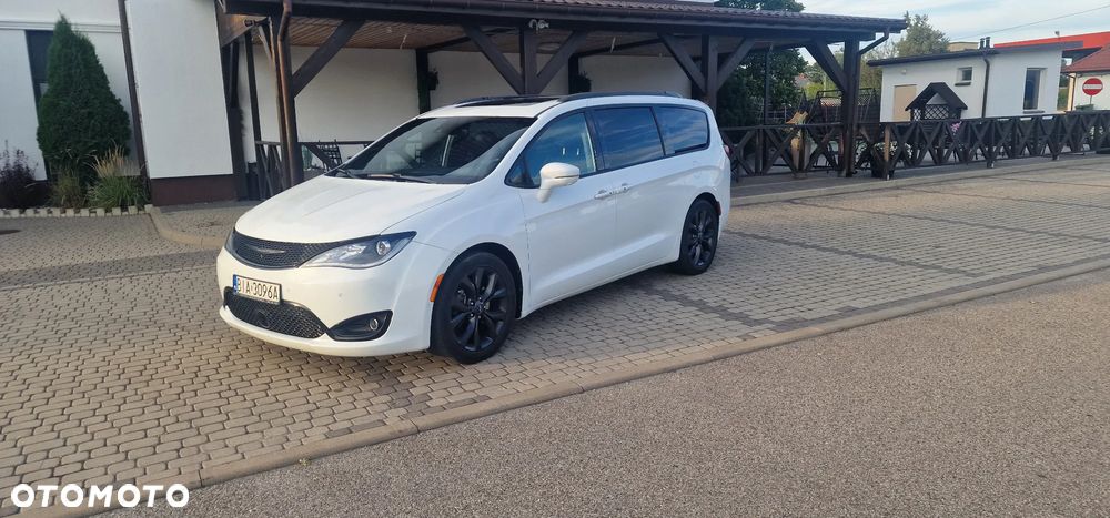 Chrysler Pacifica - 33