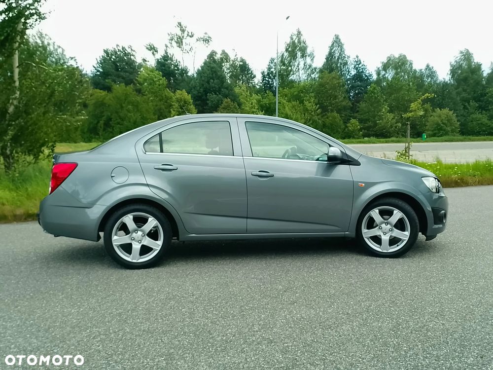 Chevrolet Aveo 1.4 16V LT - 10