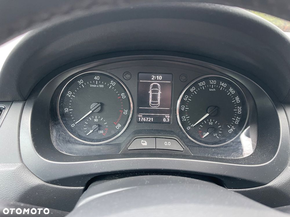 Skoda RAPID 1.2 TSI Ambition Green tec - 17