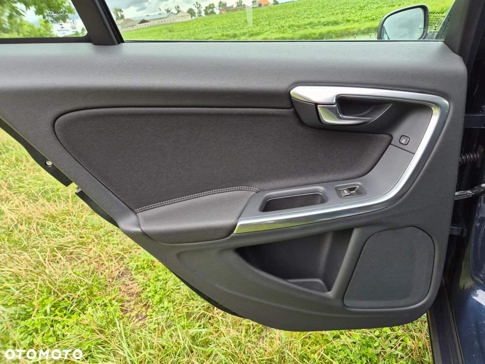 Volvo V60 T3 Edition - 13