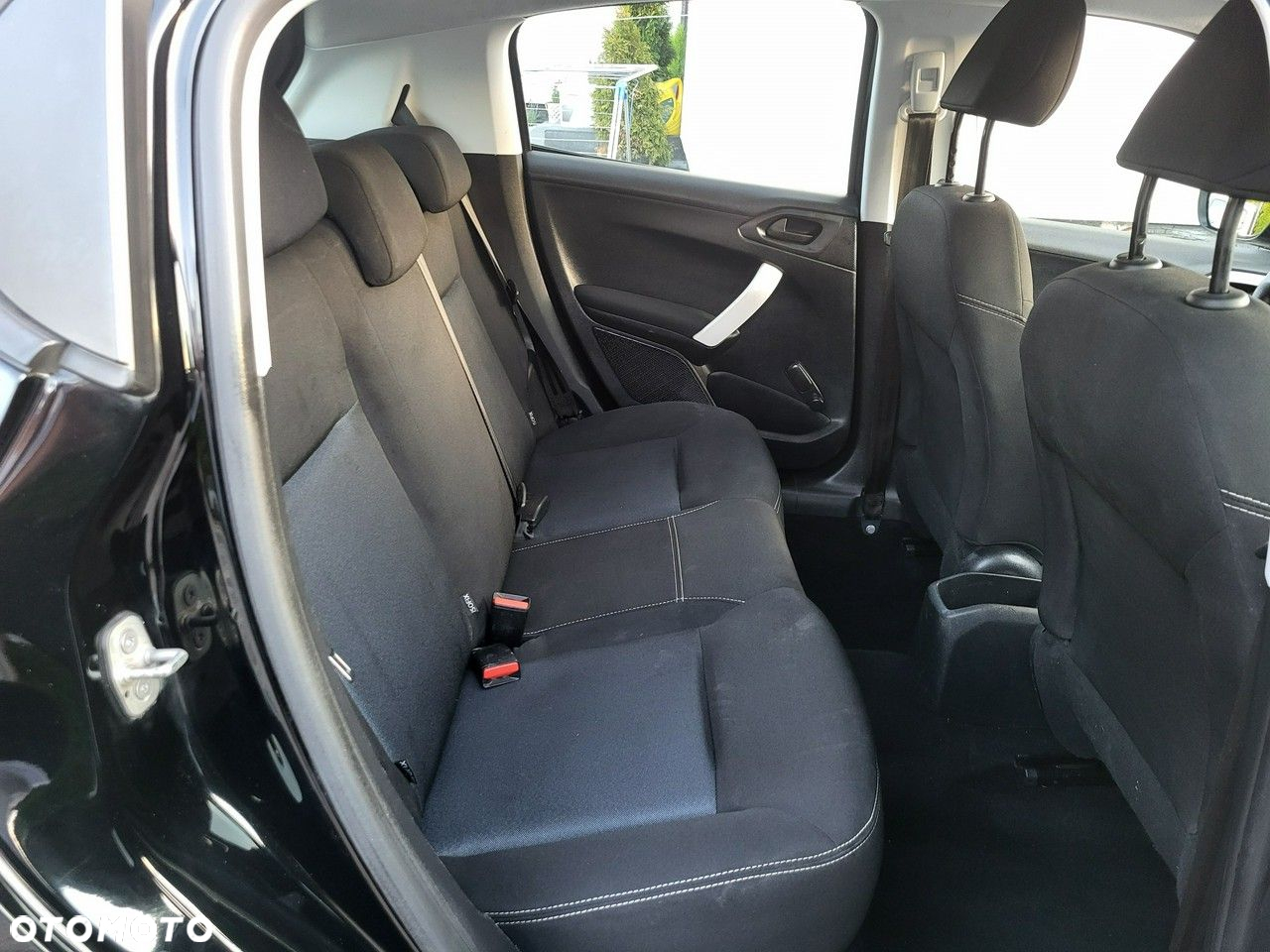 Peugeot 208 - 13