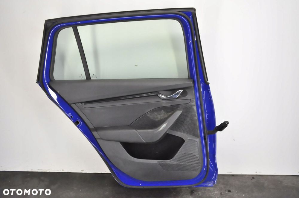 SKODA OCTAVIA IV KOMBI  DRZWI LEWY TYŁ  LEWE TYLNE LF5W - 6