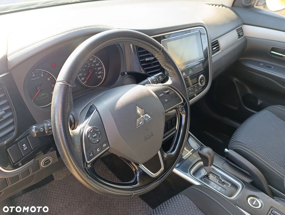 Mitsubishi Outlander 2.4 4WD CVT Instyle - 10
