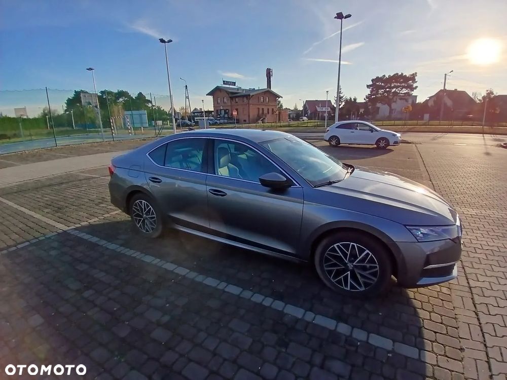 Skoda Octavia 2.0 TDI Selection DSG - 3