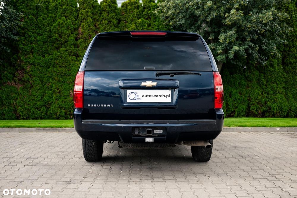Chevrolet Suburban - 6