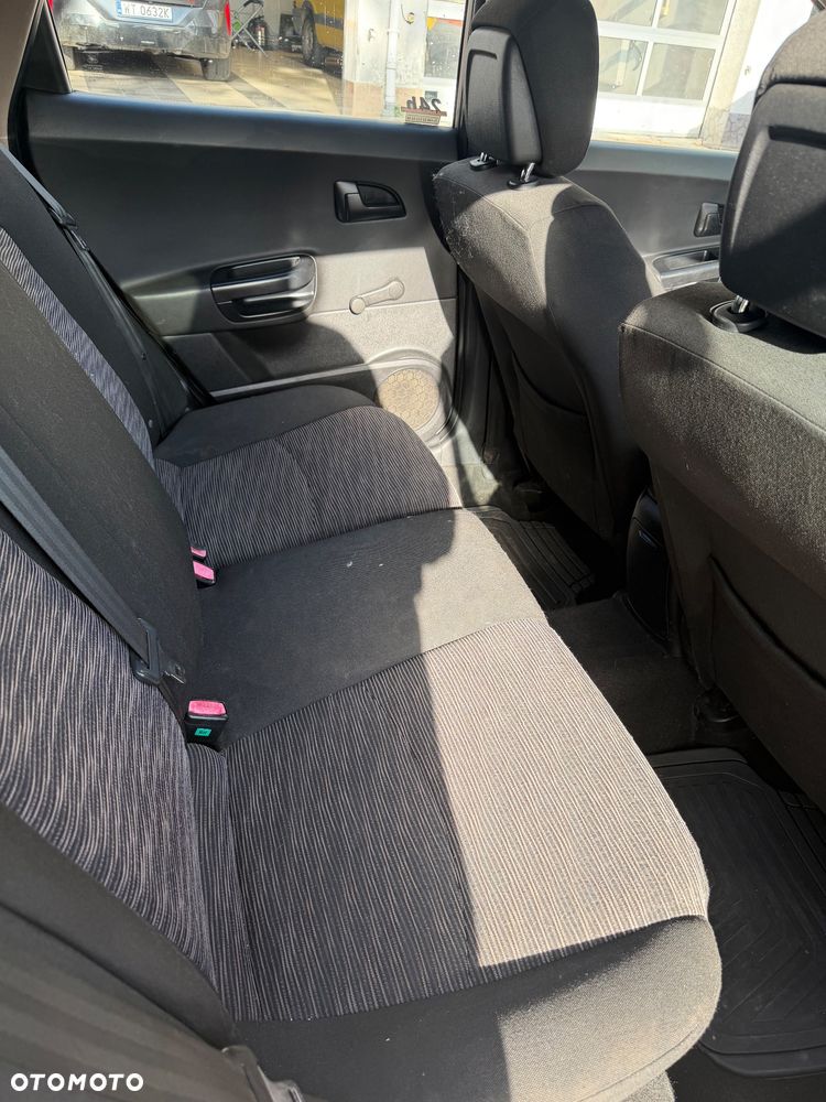 Kia Ceed - 12
