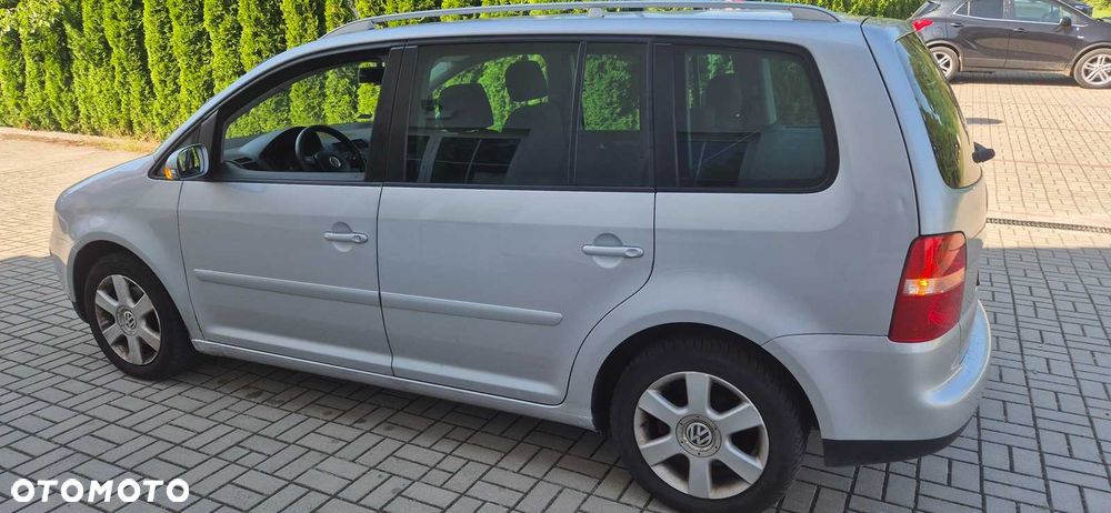 Volkswagen Touran - 4