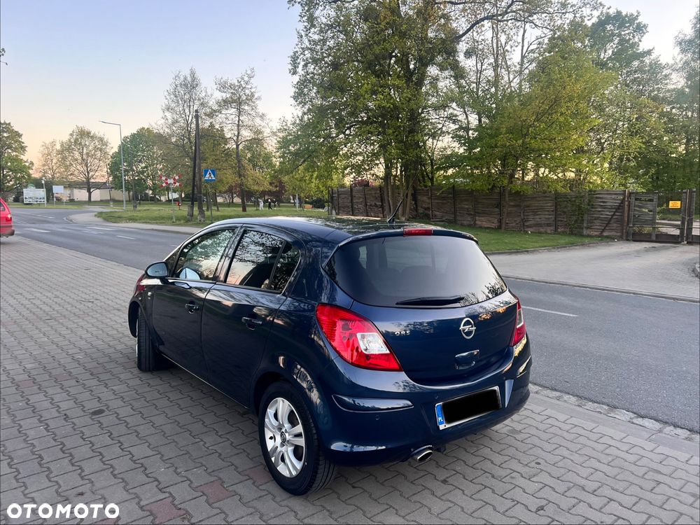 Opel Corsa 1.4 16V Cosmo - 6