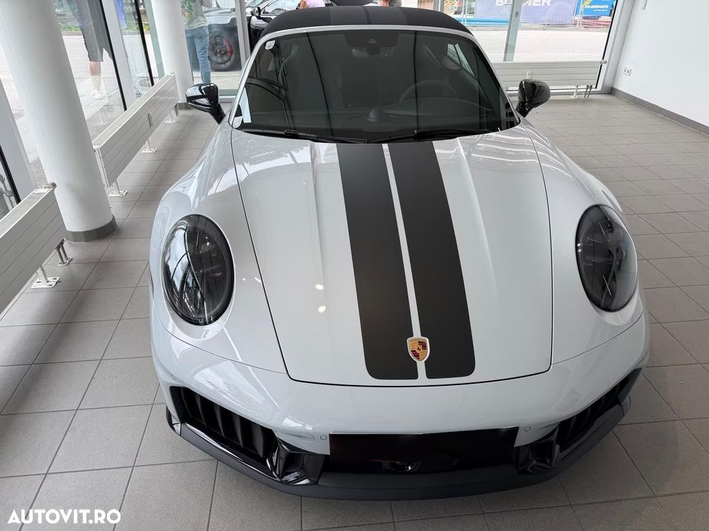 Porsche 911 Carrera 4 GTS PDK - 5
