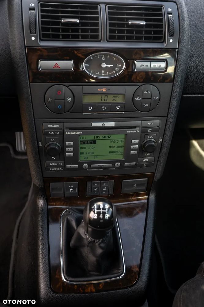 Ford Mondeo 1.8 Ghia - 30