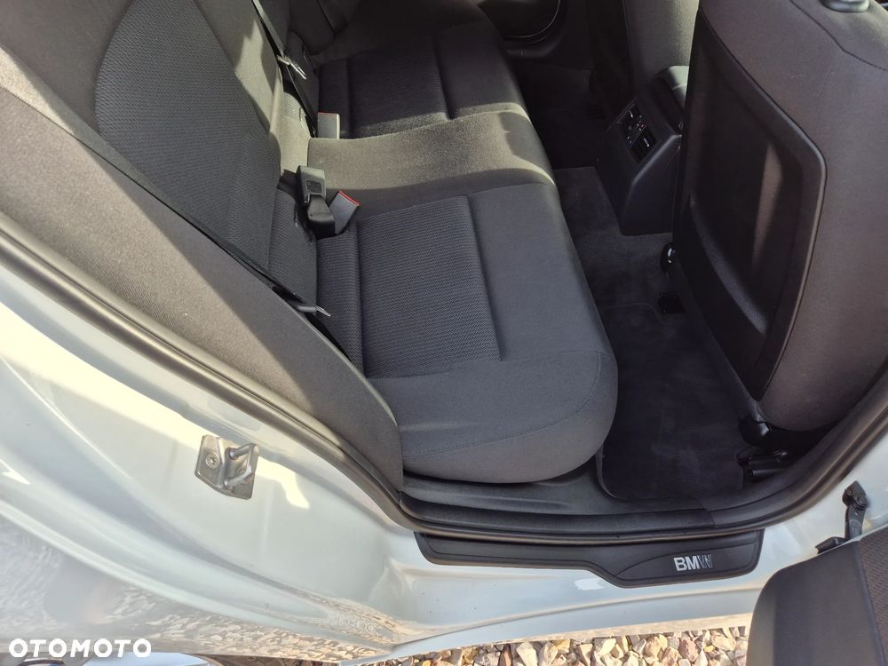 BMW Seria 3 318d DPF - 19