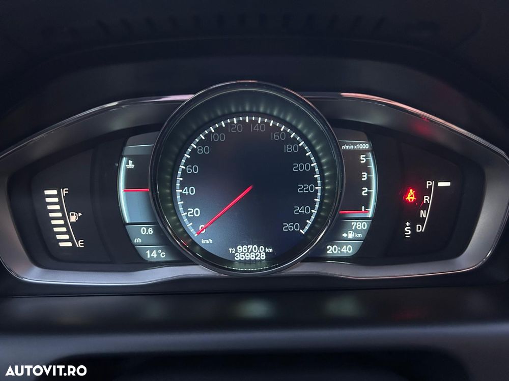 Volvo XC 60 D5 AWD Momentum - 12