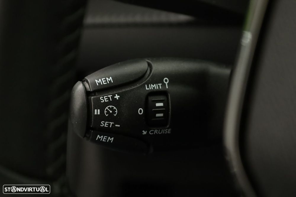 Peugeot 208 1.2 PureTech Allure - 18