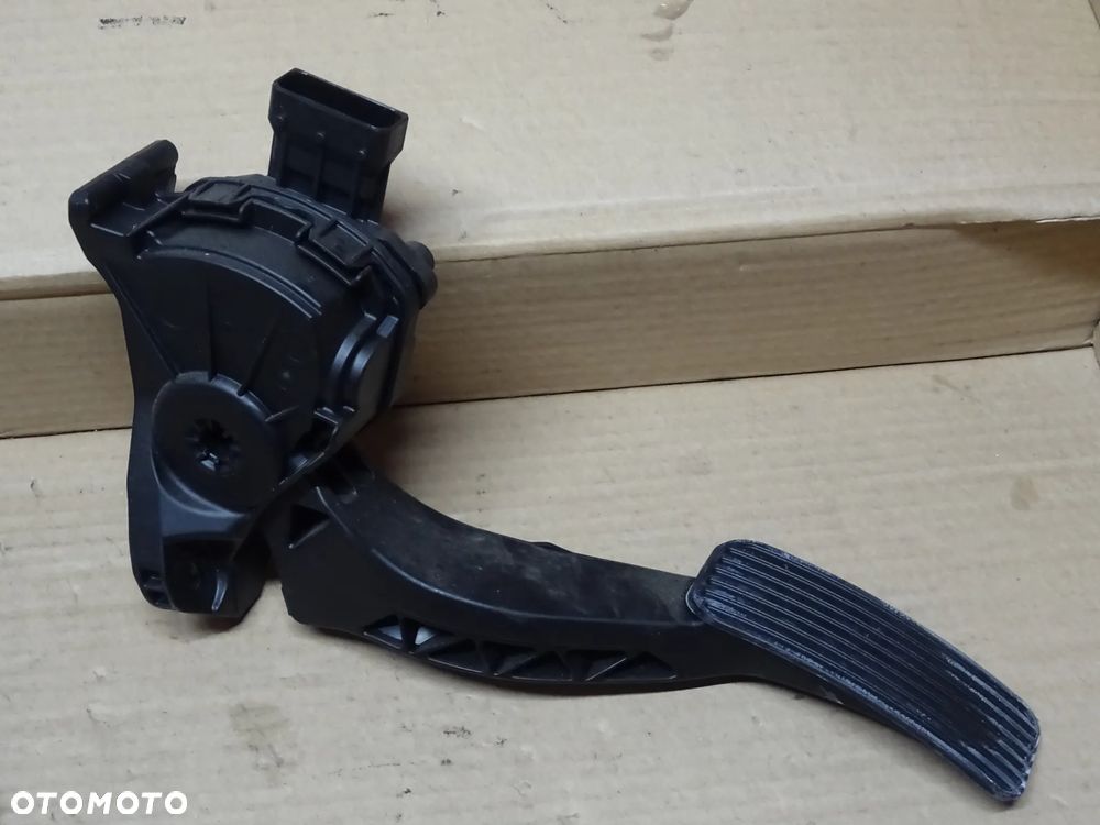 PEDAŁ CZUJNIK POTENCJOMETR GAZU OPEL INSIGNIA 1,6 , 2,0 CDTI - 2