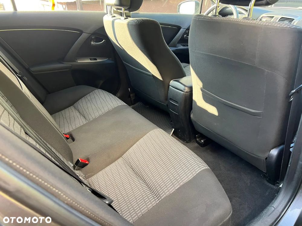 Toyota Avensis 1.8 Sol - 17