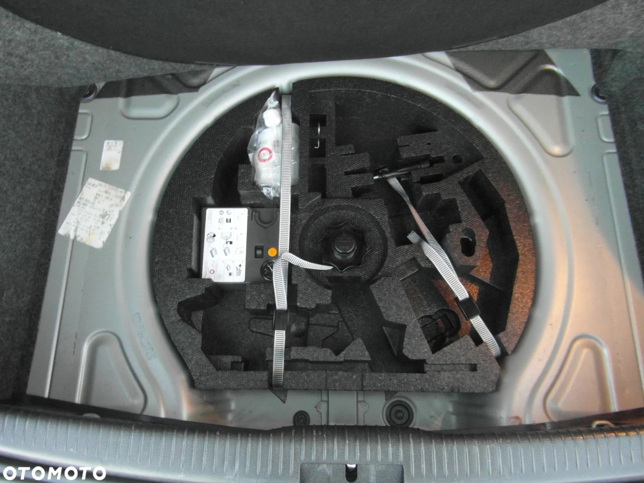 Volkswagen Golf VI 1.6 Comfortline - 8