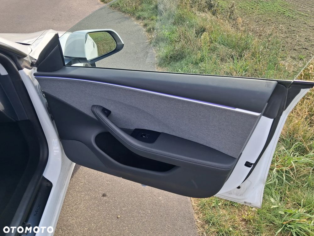 Tesla Model 3 - 16