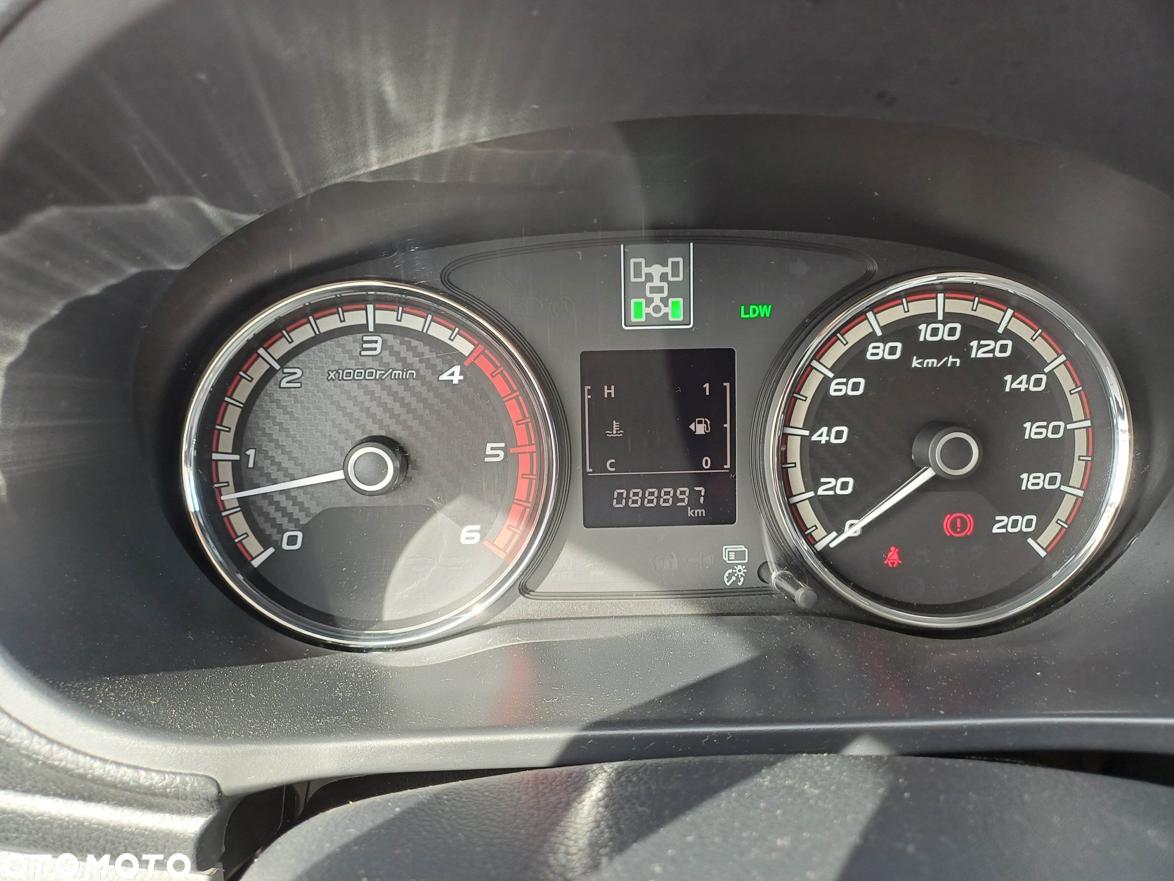 Mitsubishi L200 2.4 d DC Intense + - 7