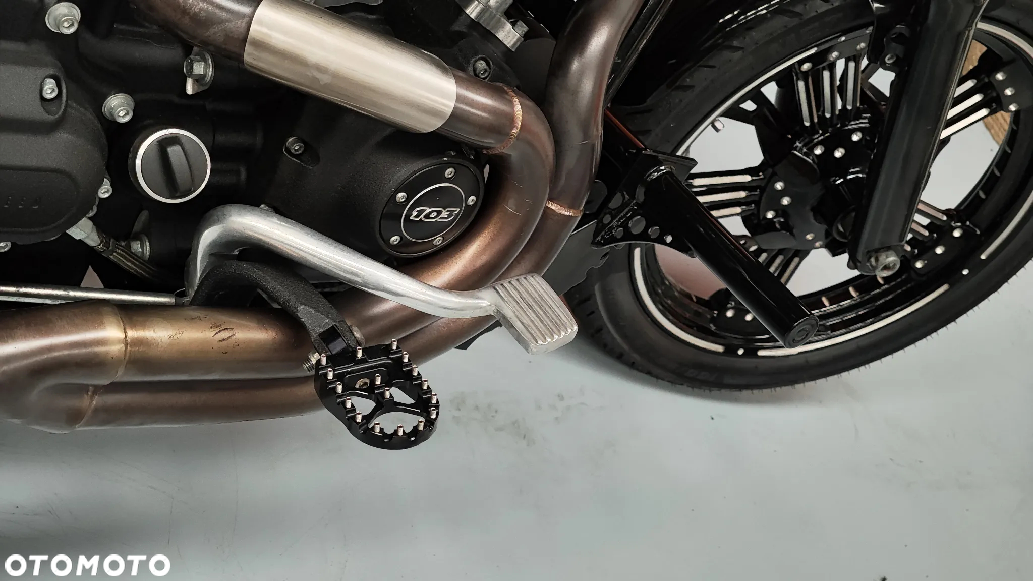 Harley-Davidson Dyna Street Bob - 16