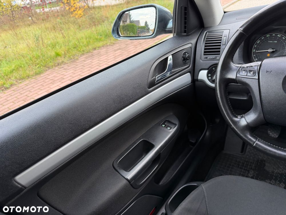Skoda Octavia 1.6 Combi Ambiente - 26