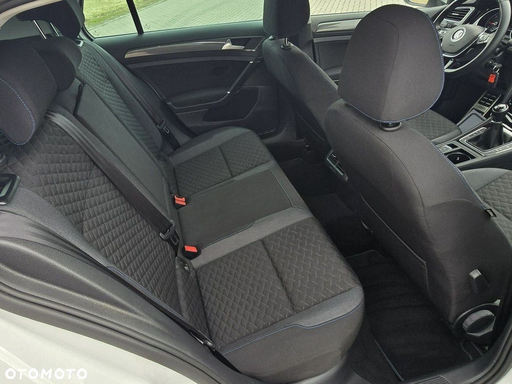 Volkswagen Golf - 21