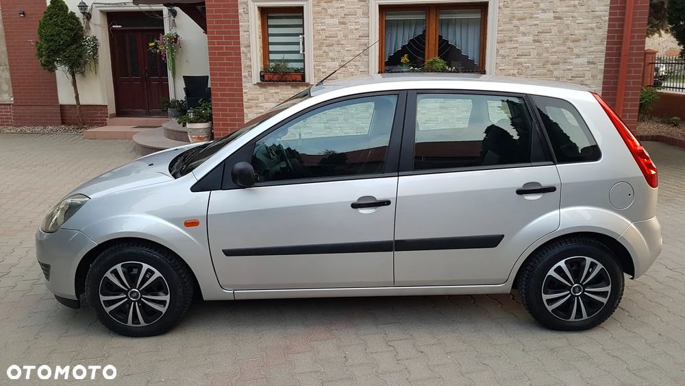 Ford Fiesta 1.25 Trend - 12