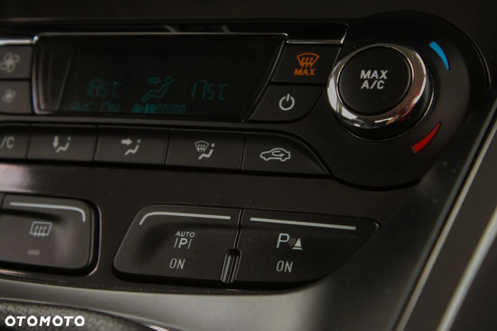 Ford Kuga 2.0 TDCi 2x4 Titanium - 26