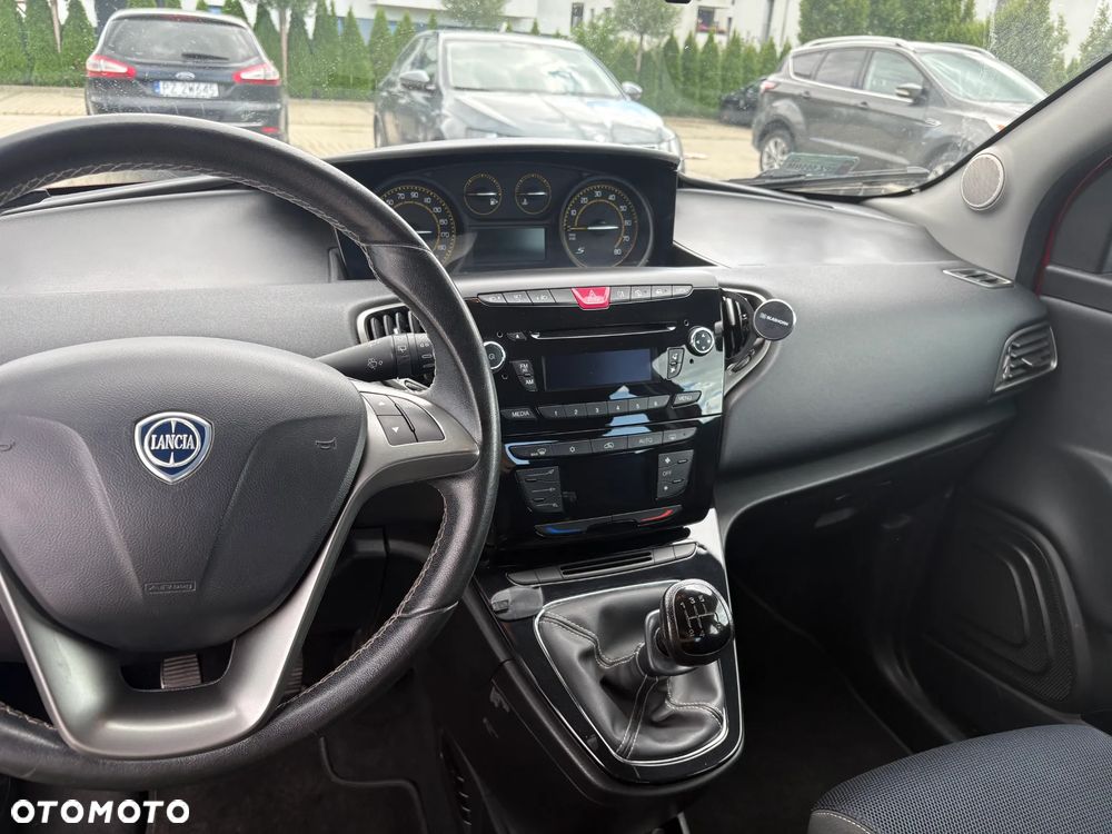 Lancia Ypsilon 1.2 8V Momo S&S - 7