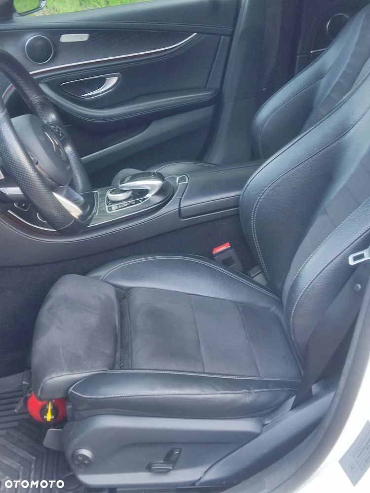 Mercedes-Benz Klasa E 220 d 4-Matic 9G-TRONIC - 19