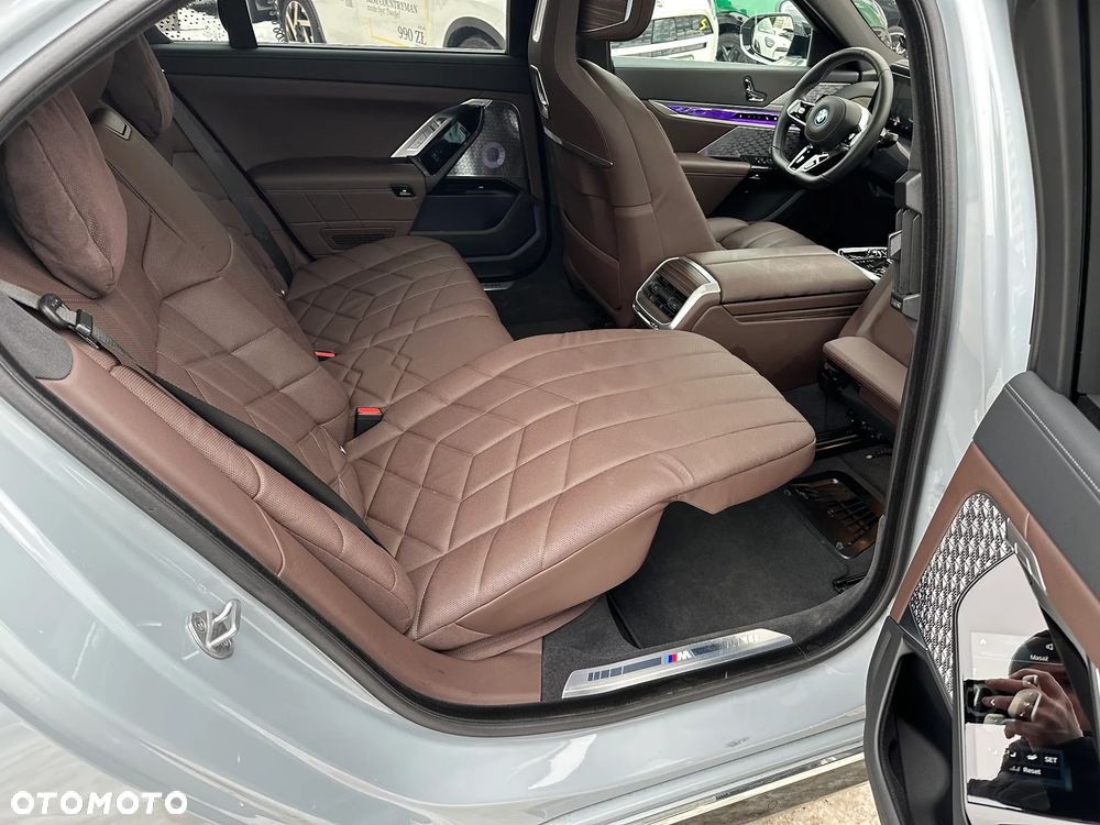 BMW Seria 7 M760e PHEV xDrive sport - 24
