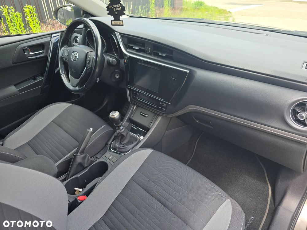 Toyota Auris 1.6 Premium - 12