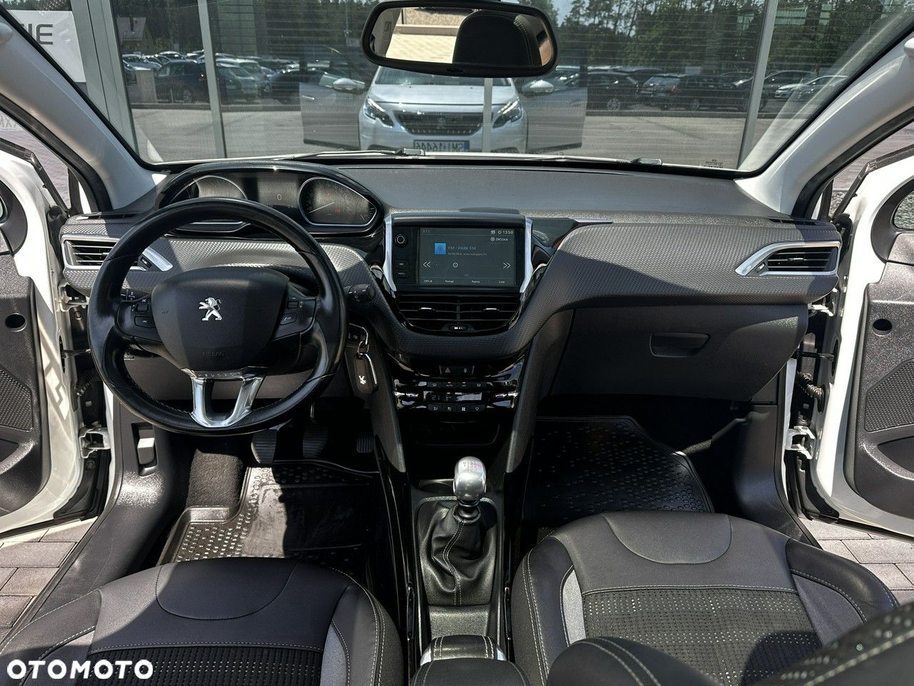 Peugeot 2008 1.2 Pure Tech Allure S&S - 8