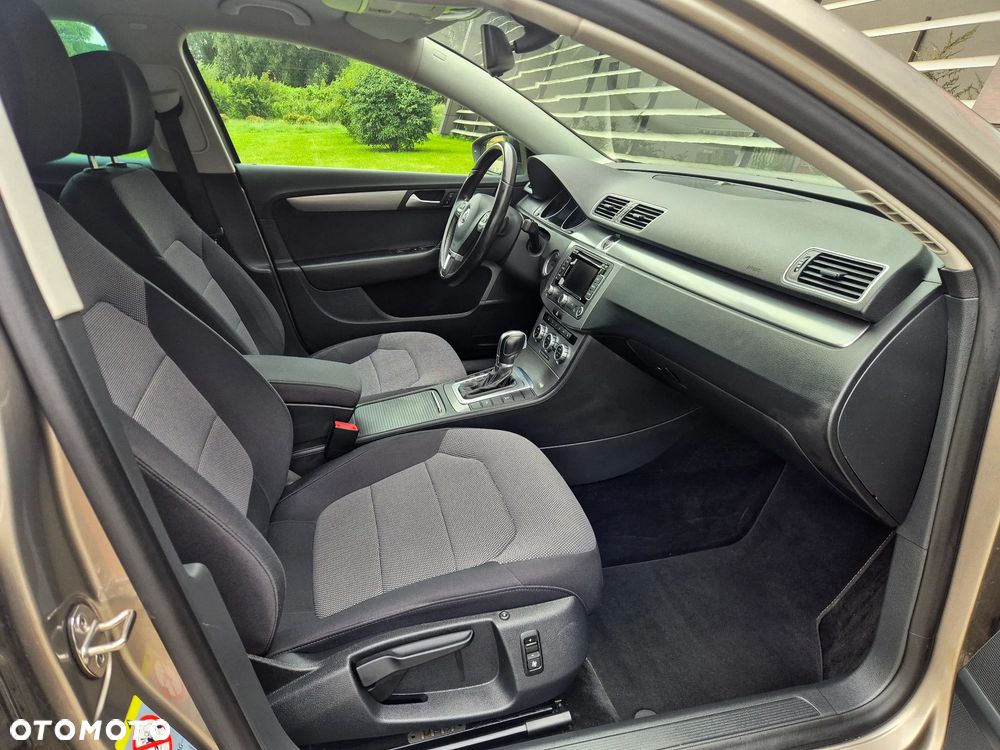 Volkswagen Passat 2.0 TDI DSG BlueMotion Technology Highline - 28