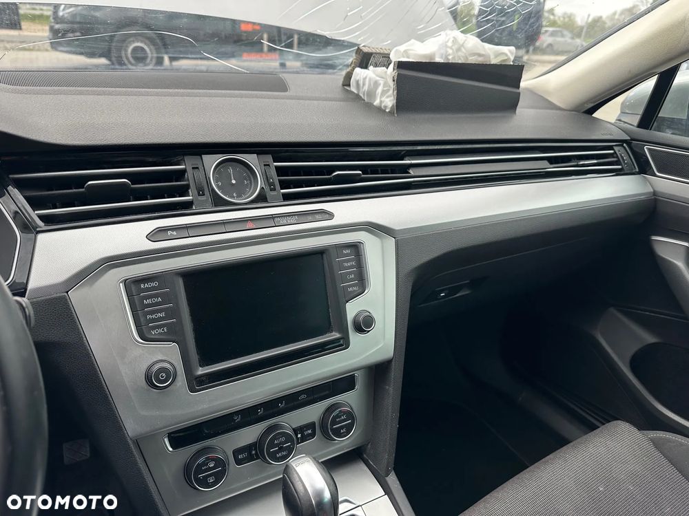 Volkswagen Passat - 13